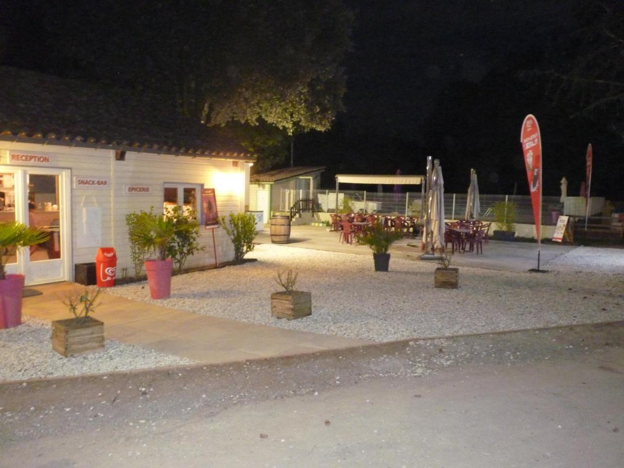 Camping De Graniers Monoblet Екстер'єр фото